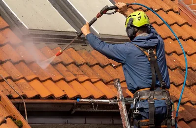 Démoussage et hydrofuge de toiture à Courbiac